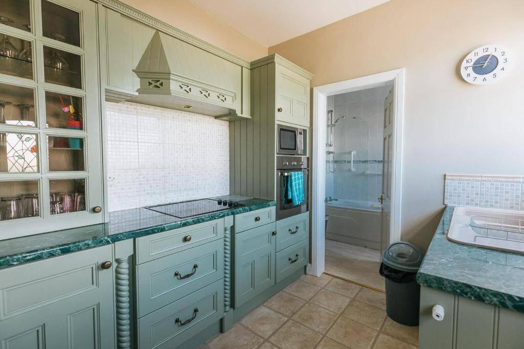Bessingby Beachfront Apartment - Ground Floor Apartment With Sea Views, Next To The Beach, Bridlington, North Yorkshire מראה חיצוני תמונה