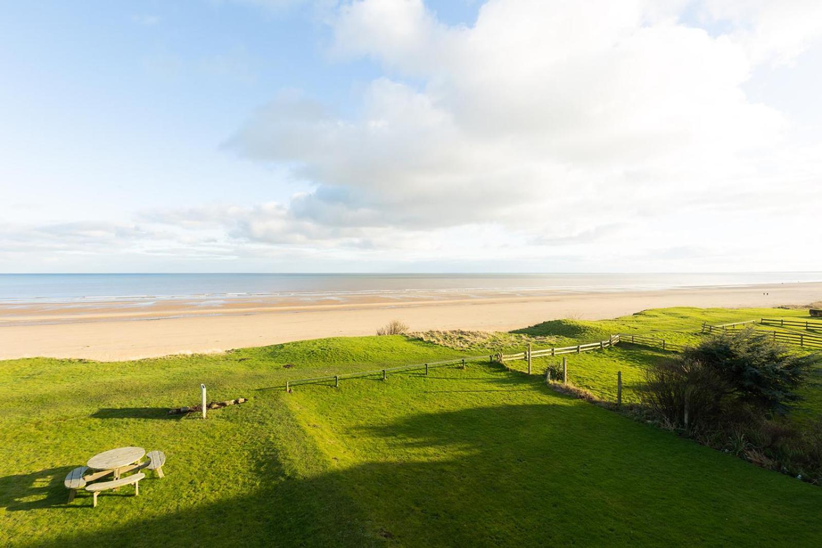 Bessingby Beachfront Apartment - Ground Floor Apartment With Sea Views, Next To The Beach, Bridlington, North Yorkshire מראה חיצוני תמונה