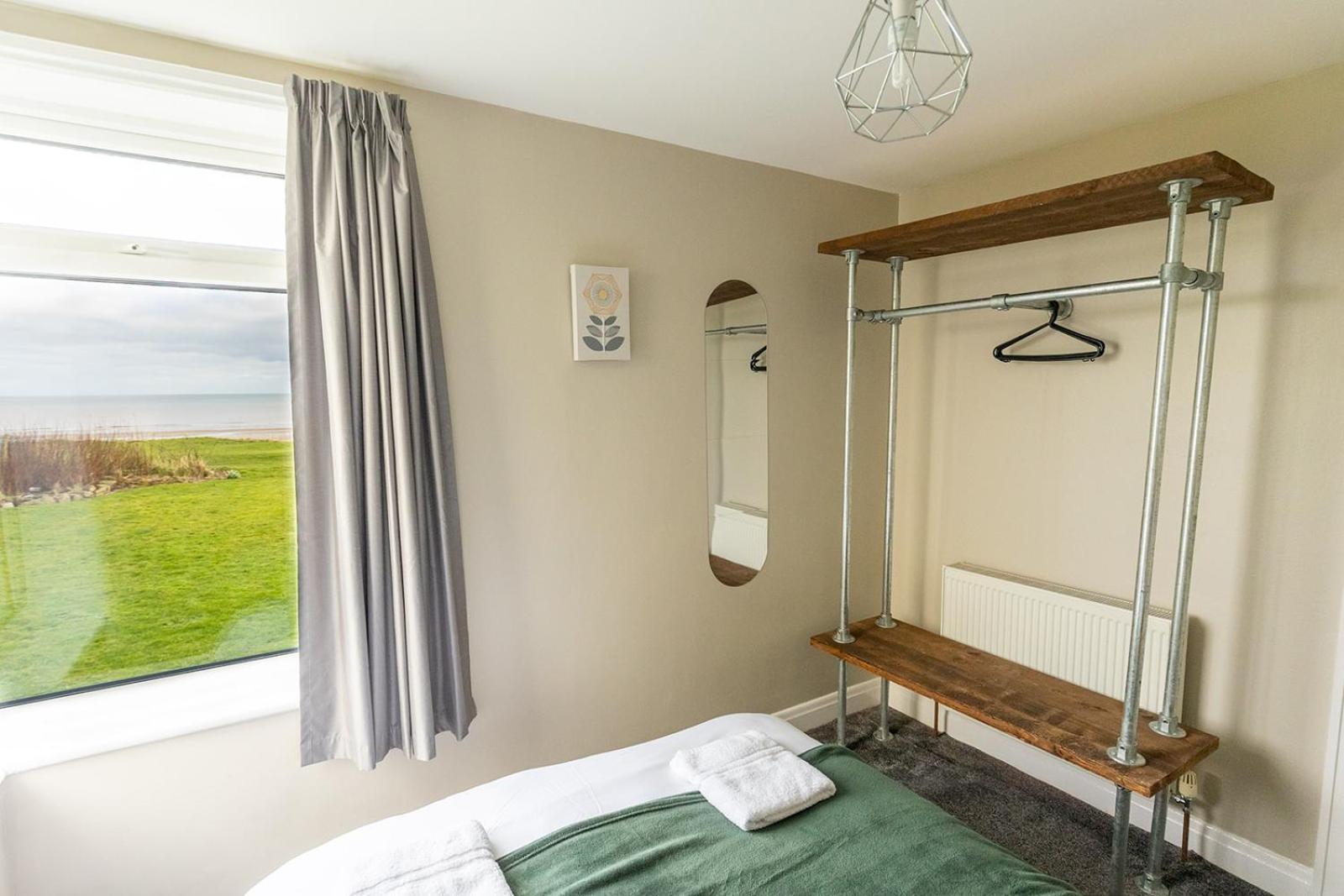 Bessingby Beachfront Apartment - Ground Floor Apartment With Sea Views, Next To The Beach, Bridlington, North Yorkshire מראה חיצוני תמונה
