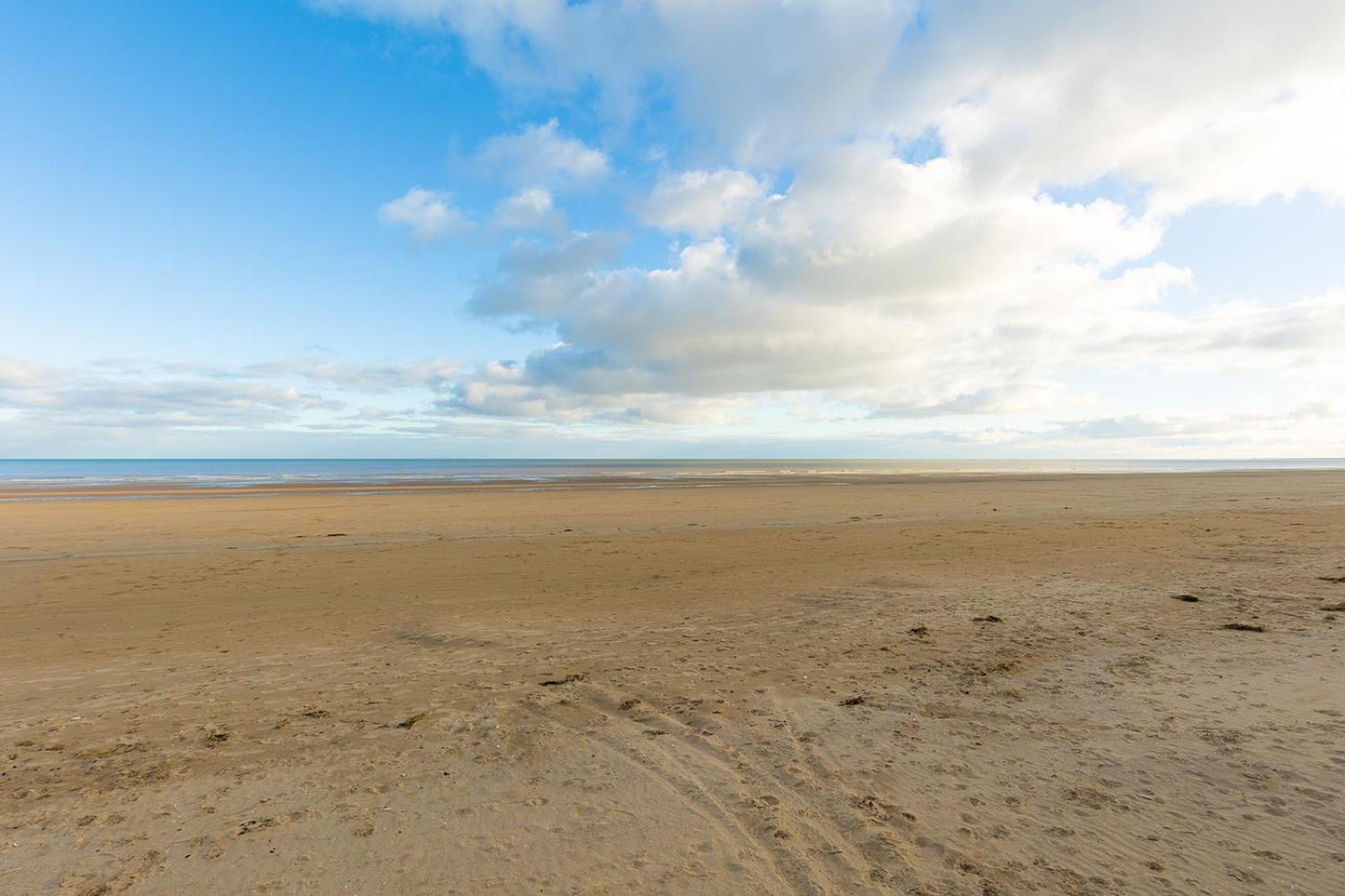 Bessingby Beachfront Apartment - Ground Floor Apartment With Sea Views, Next To The Beach, Bridlington, North Yorkshire מראה חיצוני תמונה